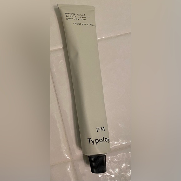 1.69 floz
P74 — Radiance Mask
Yellow Clay + Organic Turmeric - Picture 3 of 3